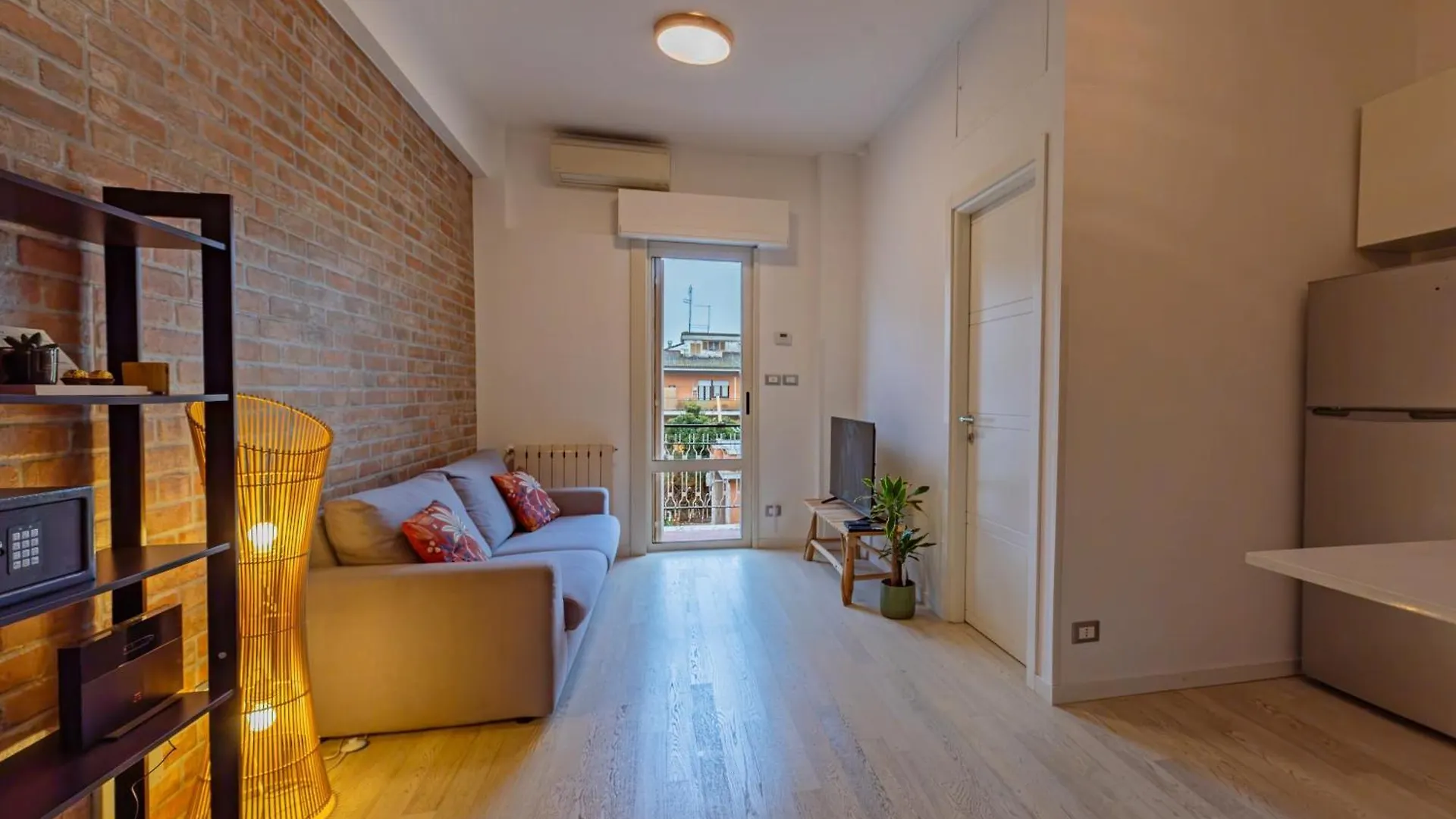Wood Apartment - Rome Battistini 0*,